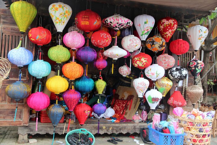 typische Seidenlaternen in Hoi An Vietnam