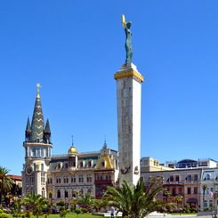 Medeastatue mit goldenem Vlies in Batumi 