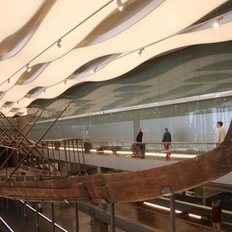 Cheops Sonnenbarke Grand Egpytian Museum Kairo