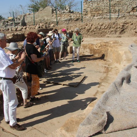 Sayburc - einzigartiger Besuchspunkt der Reise (Hüseyin Süren ganz rechts)