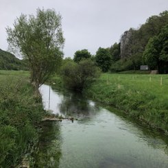 Die Ach am Fusse des Hohle Fels Schwaebische Alb