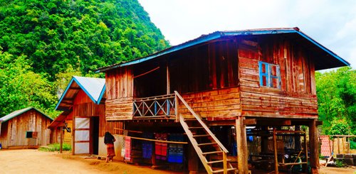 Dorf am Nam Ou River