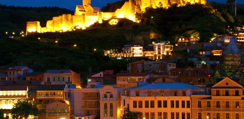 Tiflis /Tbilisi Hauptstadt Georgiens bei Nacht