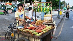 Saigon Straßenstand mit Obst und Gemüse