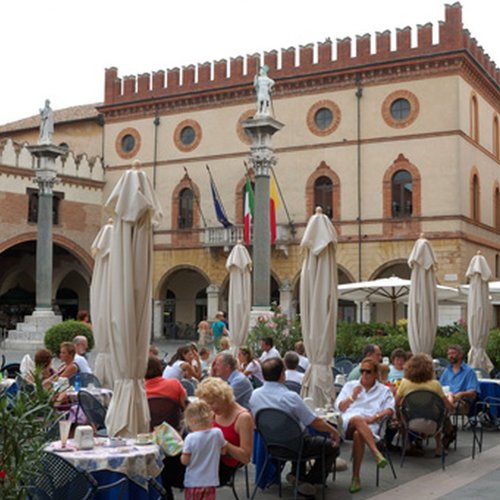 Piazza-del-popolo_Nicola_Strocchi_Comune_di_Ravenna_emiliaromagnaturismo.it