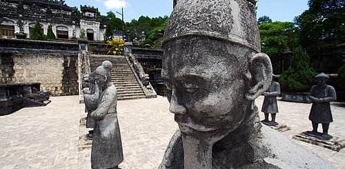 Hue Grabmal von Khai Dinh. Die ehemalige Kaiserstadt ist UNESCO Welterbe und Fixpunkt einer Vietnamreise