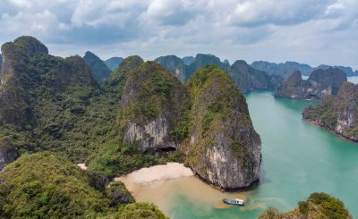 Trinh Nu Cave Privatstrand der Bhaya Cruise Halongbucht