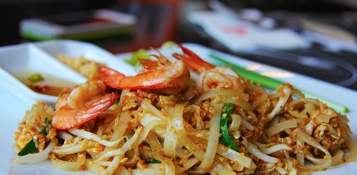 Pad Thai | typisches lokales Essen mittags und abends