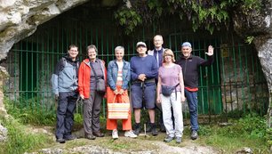 Covalanas Besuch in 2 Gruppen geteilt