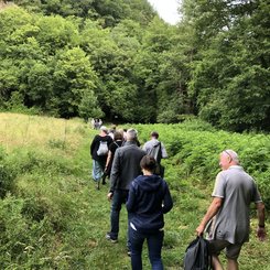Kleine Wanderungen zu den Höhlen - hier am Weg zur privaten Grotte de Bernifal