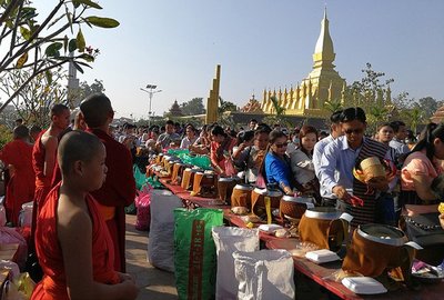Almosenzeremonie beim That Luang Festival