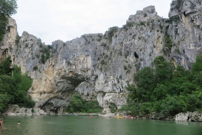 Suedfrankreich Ausflug in die Ardeche - Pont d´Arc