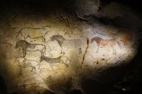 faszinierende Darstellungen in der Nachbildung der Höhle von Ekainberri |  Xabier Eskisabel, CC BY-SA 3.0 <https://creativecommons.org/licenses/by-sa/3.0>, via Wikimedia Commons