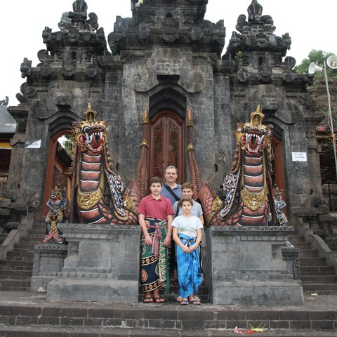 Familie Reischl in Indonesien unterwegs bei Indonesien-Individualreisen richten wir uns nach Ihren Wünschen