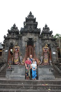 Sarong zum Tempelbesuch