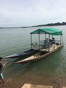 gemächlich mit dem Boot am Mekong in der Region der 4000 Inseln Südlaos