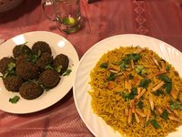 Falafel und orientalisch gewürzter Reis gehören zu vielen Mahlzeiten dazu