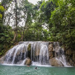 Wasserfall im Erawan Nationalpark Thailand