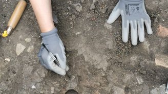 Freilegungsarbeit Grabung 