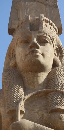 Kolossalstatue der Merit-Amun (Tochter und Ehefrau Ramses II) in Achmim