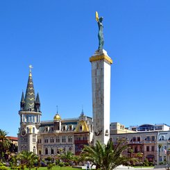 Medeastatue mit goldenem Vlies in Batumi 