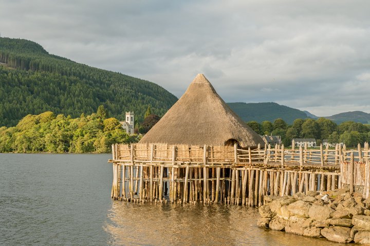 Scottish Crannog Centre bei Loch Earn lädt dazu ein, piktische Wohnverhältnisse wie auch alte Handwerkstechniken kennenzulernen