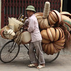 Streetlife Hanoi Old Quater - das Fahrrad ist ein allgegenwärtiges Transportmittel in Vietnam