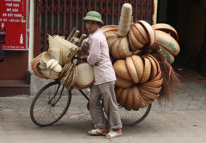 Streetlife Hanoi Old Quater - das Fahrrad ist ein allgegenwärtiges Transportmittel in Vietnam