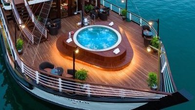 5* Kreuzfahrten in der Halong-Bucht | Außenjacuzzi auf der Orchid Cruise 5* Kreuzfahrten in der Halong-Bucht | Außenjacuzzi auf der Orchid Cruise