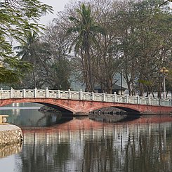 Die Hauptstadt von Vietnam Hanoi hat viele Parks wie den Thong Nhat Park 