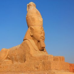 Sphinx von Ramesses II vor Wadi es-Sebus Tempel Unternubien