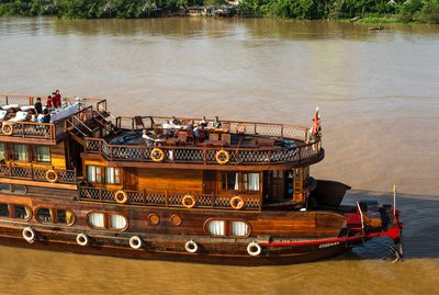 ehemaliger Reisfrachter Mekong Eye Classic am Mekong