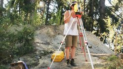 Hohe Birge Grabungsreise Vermessung mit dem Tachymeter