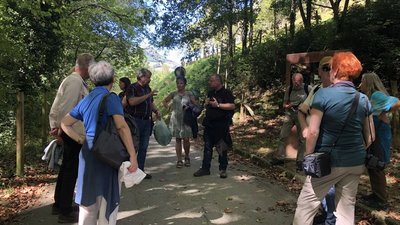 Zestoa unsere Gruppe 2022 vor der Nachbildung der Höhle von Ekain