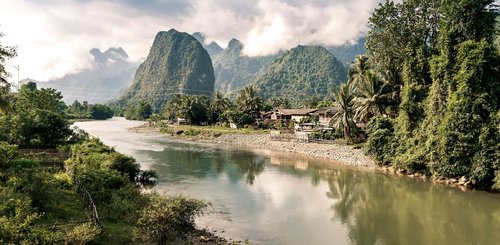 Laos entdecken mit der Anouvong von Heritage Line - traumhafte Flusslandschaft