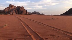 atemberaubene weite Landschaft im Wadi Rum atemberaubene weite Landschaft im Wadi Rum