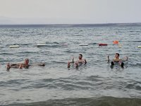 ein besonderes Erlebnis - Treiben im salzhaltigen Toten Meer Jordanien
