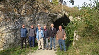 unsere Reisegruppe vor dem Vogelherd Schwäbische Alb unsere Reisegruppe vor dem Vogelherd Schwäbische Alb