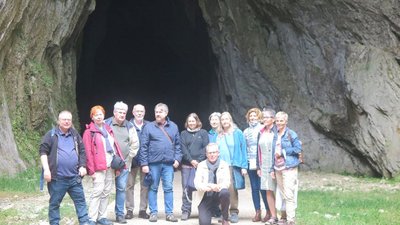 Nordspanien Höhlen 2022 Gruppe vor Cullalvera Nordspanien Höhlen 2022 Gruppe vor Cullalvera