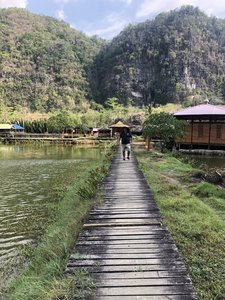 Robert Reischl von Zugvogeltouristik in Rammang Rammang Sulawesi