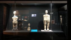 neolithische Statuen von Ayn Gazal im Nationalmuseum Amman Jordanien neolithische Statuen von Ayn Gazal im Nationalmuseum Amman Jordanien