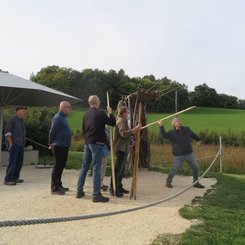 Archaeopark Vogelherd Niederstotzingen - Wurf mit der Speerschleuder