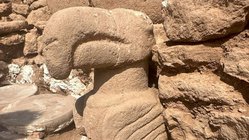 Geierfigur aktueller Fund Karahantepe 2023 © Kulturministerium Türkei