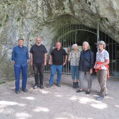 unsere Gruppe 2022 vor dem Hohle Fels Schwäbische Alb