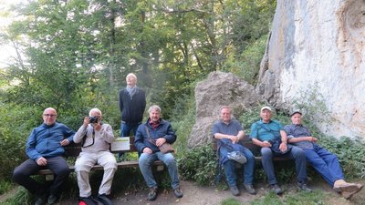 Rast vor der Fundstelle Sirgenstein Schwaebische Alb Achtal Rast vor der Fundstelle Sirgenstein Schwaebische Alb Achtal