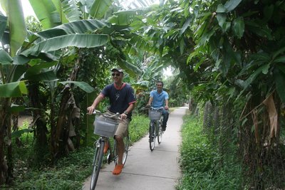 Fahrradtour im Mekongdelta einer der Ausflüge bei einer Kreuzfahrt durch das Delta