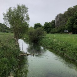 Die Ach am Fusse des Hohle Fels Schwaebische Alb