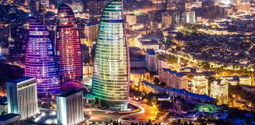 Baku Aserbaidschan bei Nacht