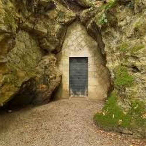 Eingang zur Höhle Pair non Pair - Abschluss der Studienreise zu den Steinzeitlichen Bilderhöhlen Frankreichs