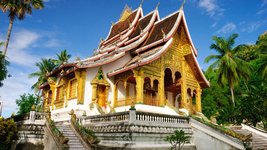 Der Wat Xieng Tong ist einer der bekanntesten Tempel von Luang Prabang. Laos Gruppenreisen inkludieren auf jeden Fall einen Besuch.